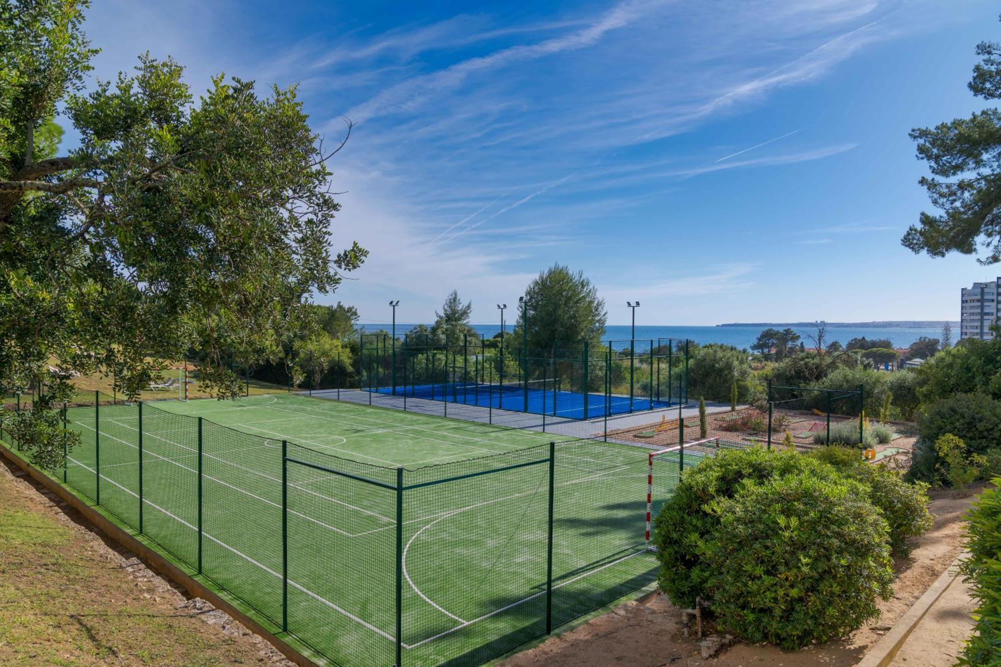 Pestana Blue Alvor Beach Eksteriør billede The sports fields at the school