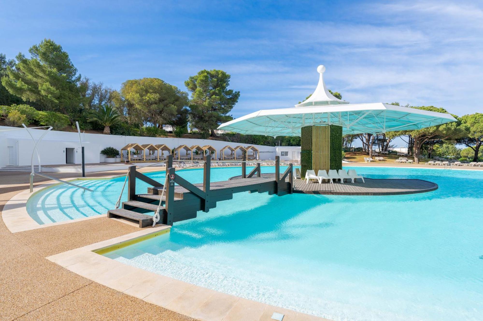 Pestana Blue Alvor Beach Eksteriør billede The swimming pool at the hotel