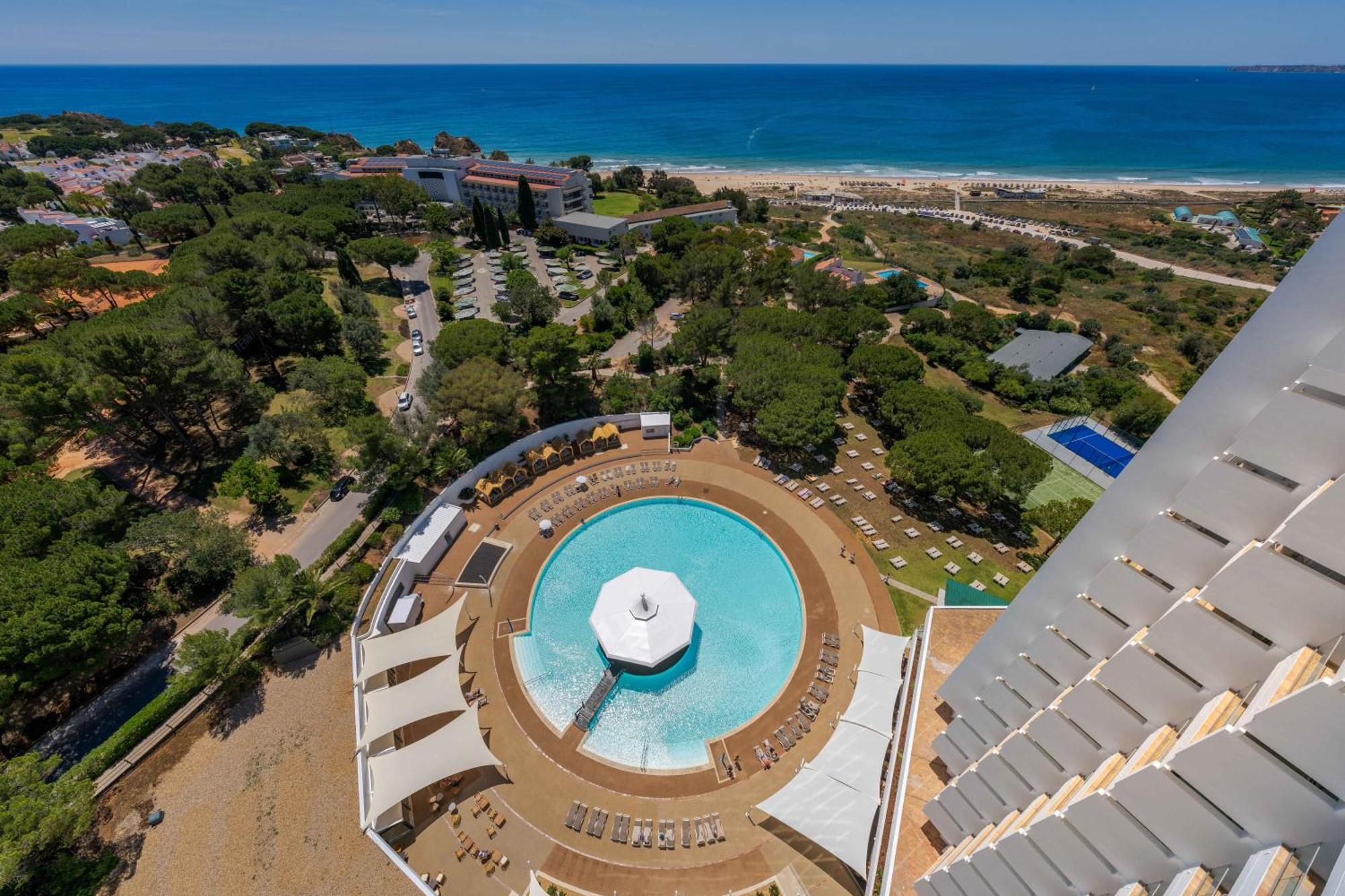 Pestana Blue Alvor Beach Eksteriør billede Aerial view of the pool