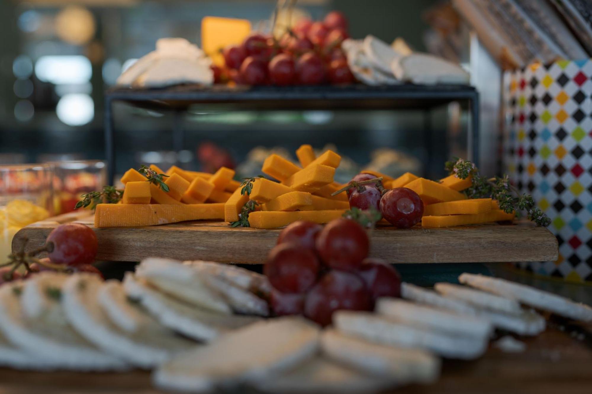 Pestana Blue Alvor Beach Eksteriør billede Cheese and fruit