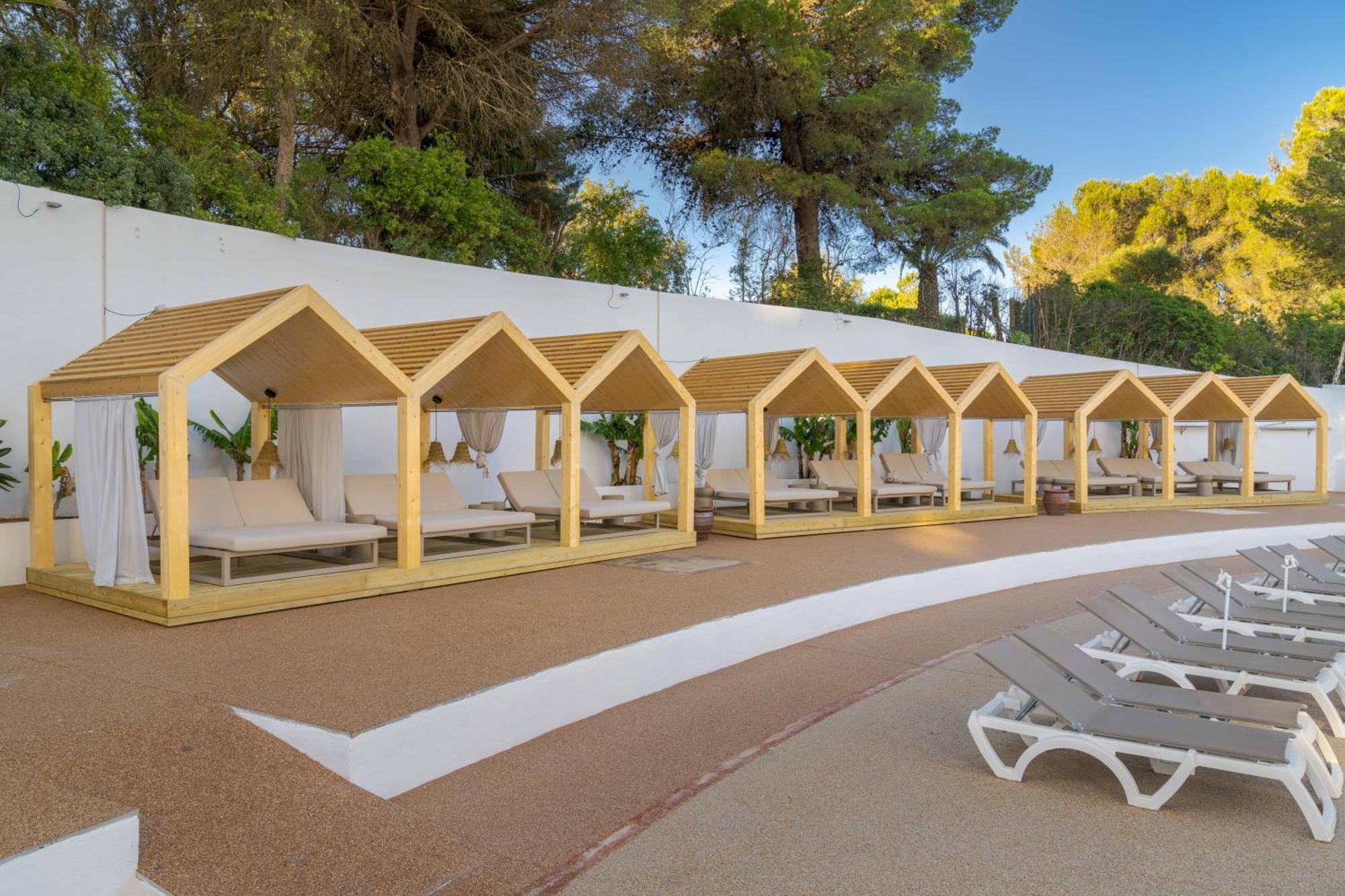Pestana Blue Alvor Beach Eksteriør billede Cabanas at the pool