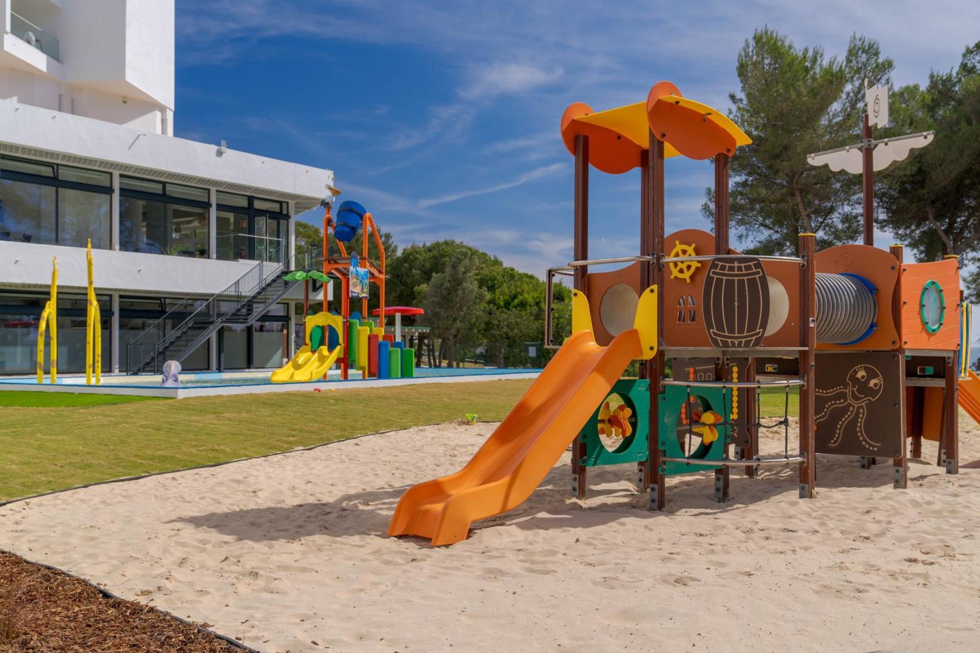 Pestana Blue Alvor Beach Eksteriør billede Playground at the hotel