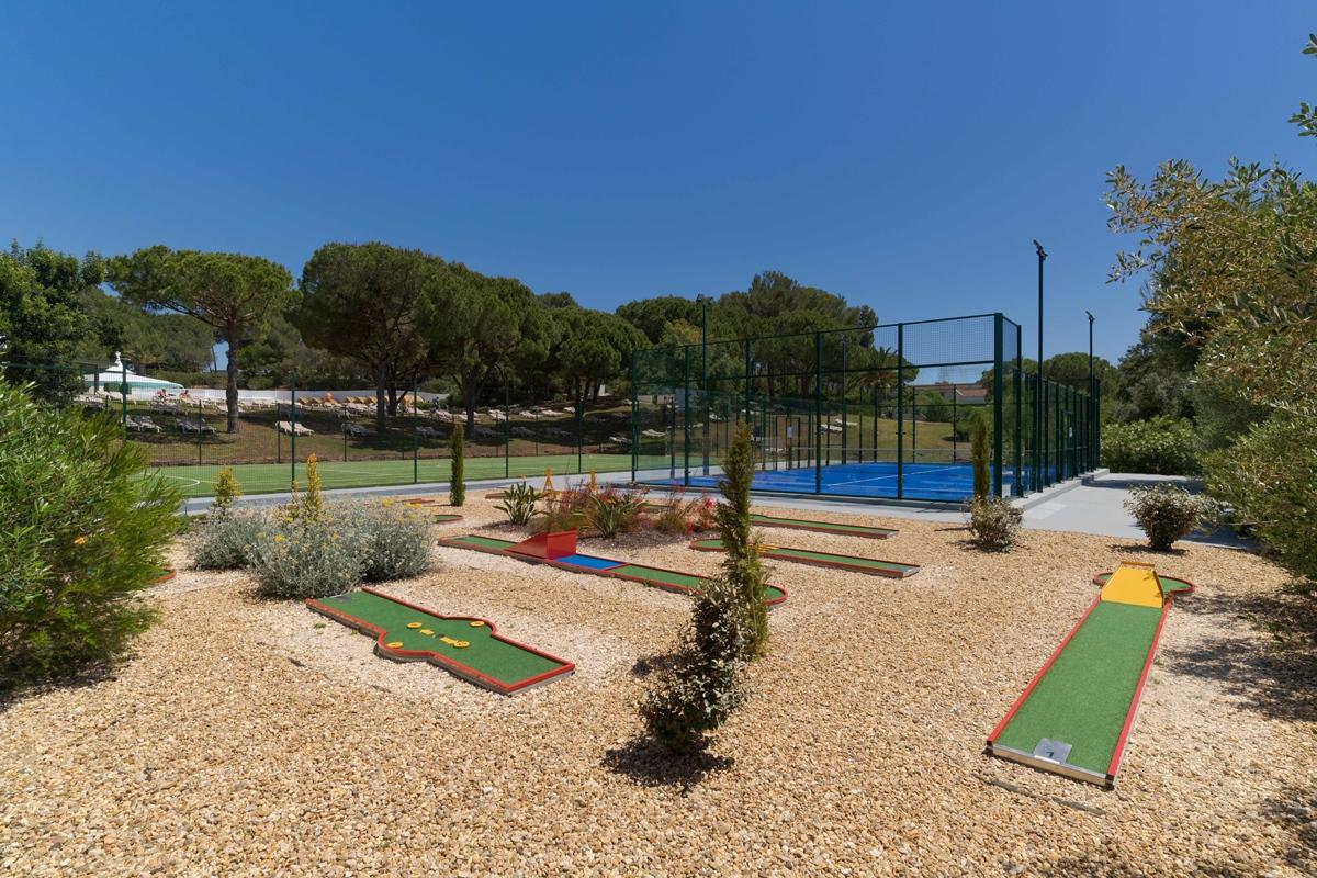 Pestana Blue Alvor Beach Eksteriør billede A mini-golf course in Spain