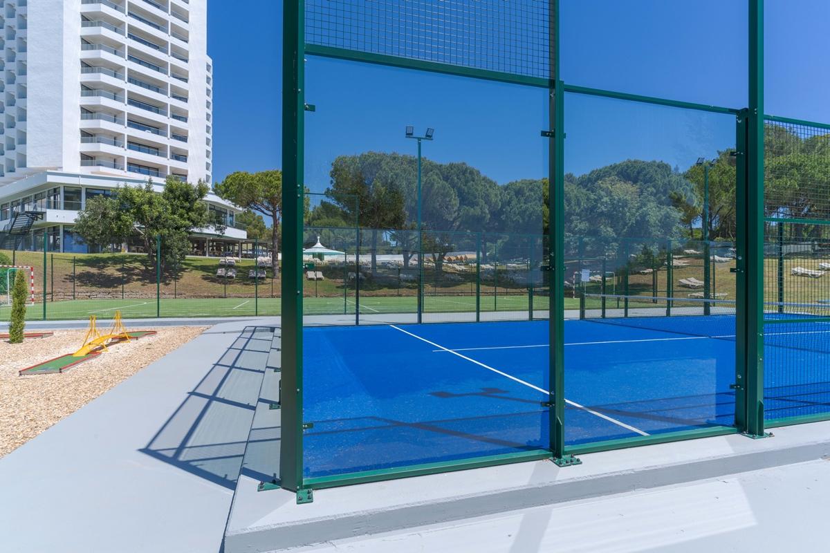 Pestana Blue Alvor Beach Eksteriør billede A paddle tennis court